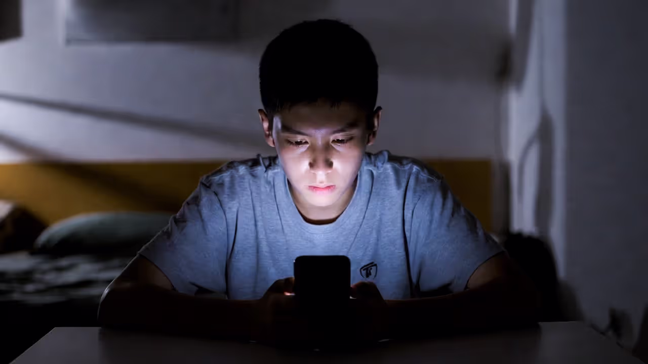 Small but consistent links between heavy social media use and depressive symptoms.